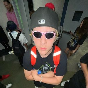 Meet your Posher, Derek